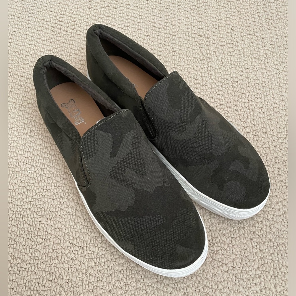 Women's Dark Green Camo Slip-on Sneakers